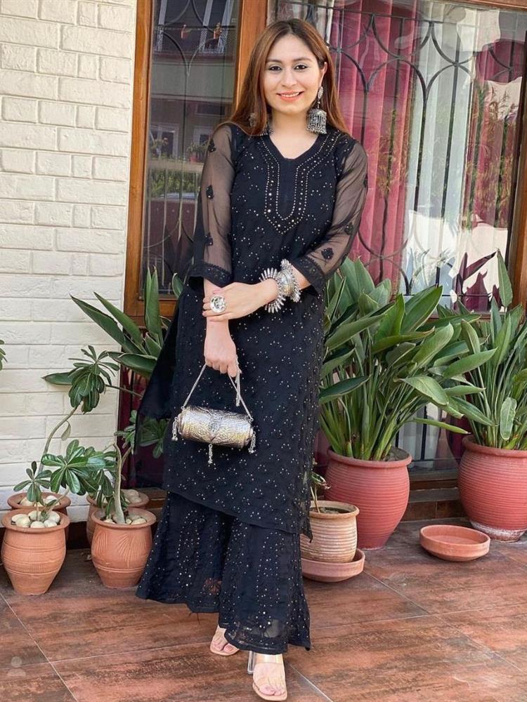 Chikankari Mukesh Booti Jaal Set with Dupatta 